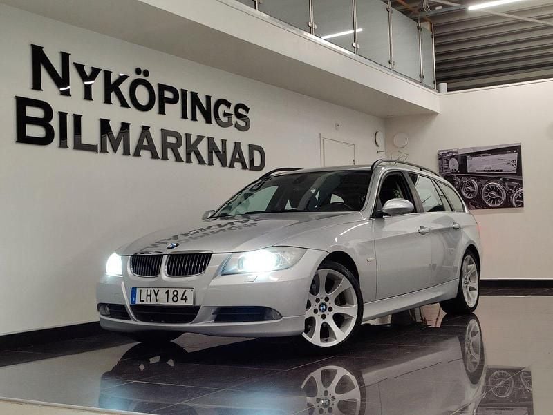 Ljusgrå Begagnad 2007 BMW 325 Advantage Kombi | 59 900 kr (Marknadspris) - Bild 1/4