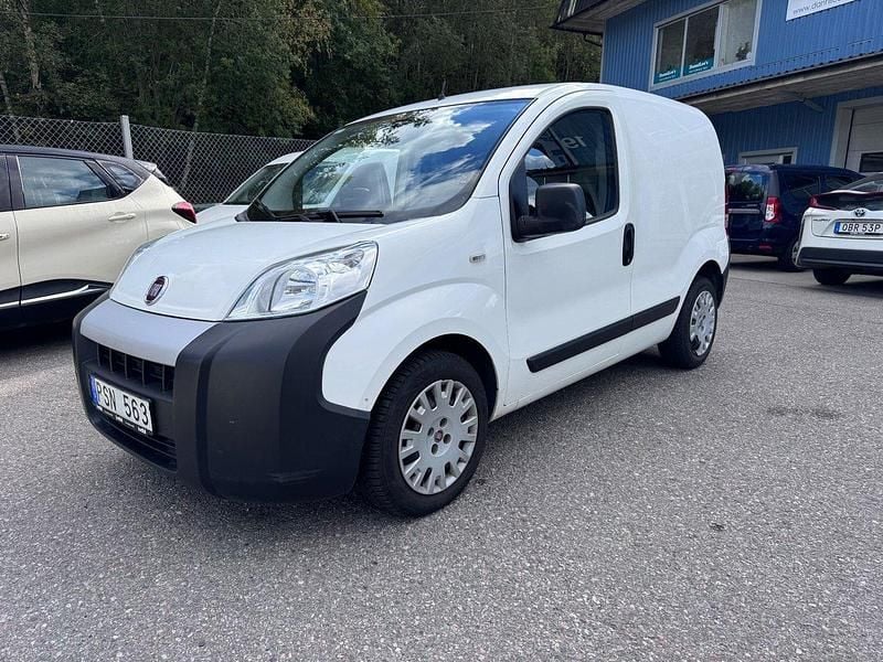 Vit Begagnad 2012 Fiat Fiorino Minibuss | 54 900 kr - Bild 1/4