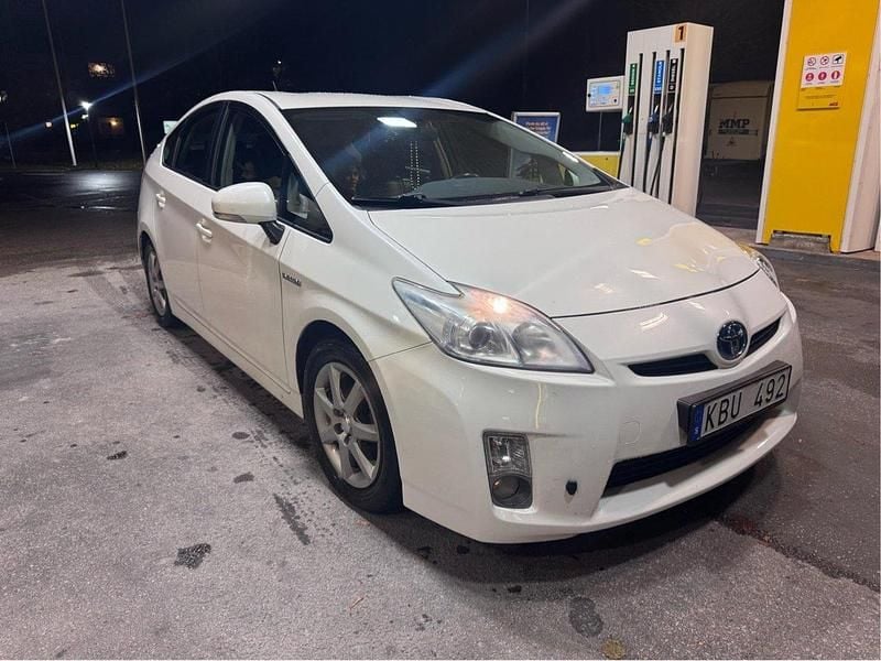 Vit Begagnad 2009 Toyota Prius Halvkombi | 73 000 kr - Bild 1/4