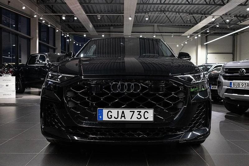 Begagnad Audi RS Q8 600 HK (441 kW) 2024 Svart SUV
