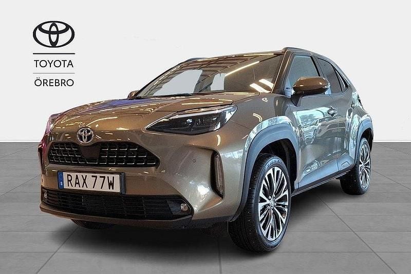 Grön Begagnad 2023 Toyota Yaris Cross Style SUV | 329 900 kr (Marknadspris) - Bild 1/4
