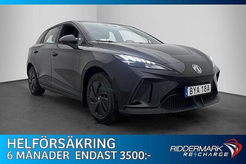 Begagnad MG MG4 EV 125 kW (170 HK) 2023 Svart Halvkombi