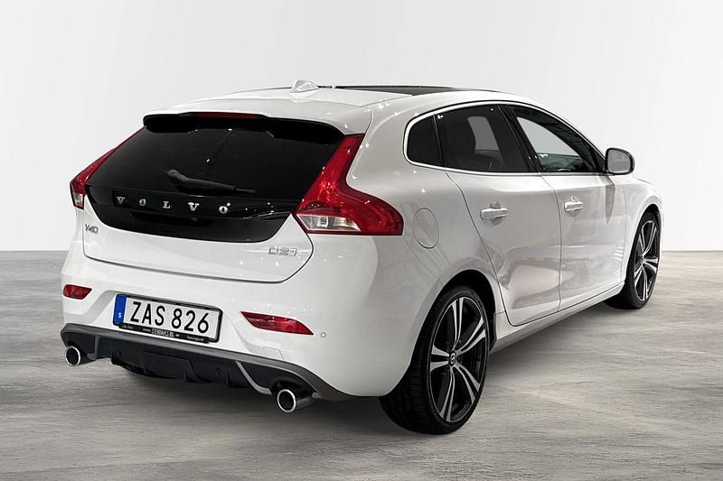 Begagnad Volvo V40 Business Edition 121 HK (88 kW) 2018 Vit Halvkombi