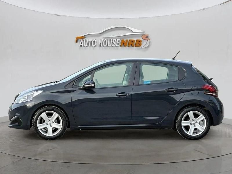 Grå Begagnad 2016 Peugeot 208 Halvkombi | 69 500 kr (Marknadspris) - Bild 1/4