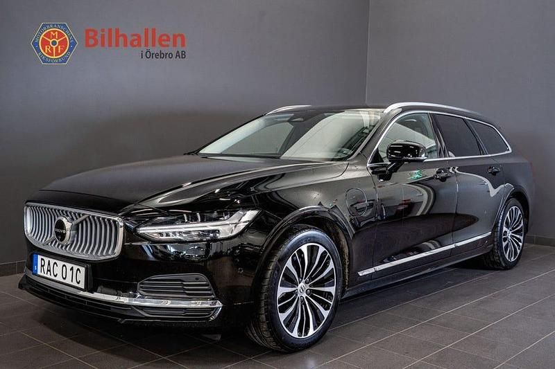 Svart Begagnad 2023 Volvo V90 Core Kombi | 364 900 kr (Marknadspris) - Bild 1/4