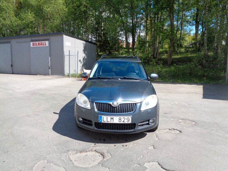 Mörkgrå Begagnad 2007 Skoda Roomster Kombi | 32 900 kr (Marknadspris) - Bild 1/4