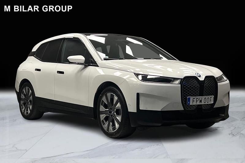 Vit Begagnad 2022 BMW iX Shadowline SUV | 529 000 kr (Lite dyr) - Bild 1/4
