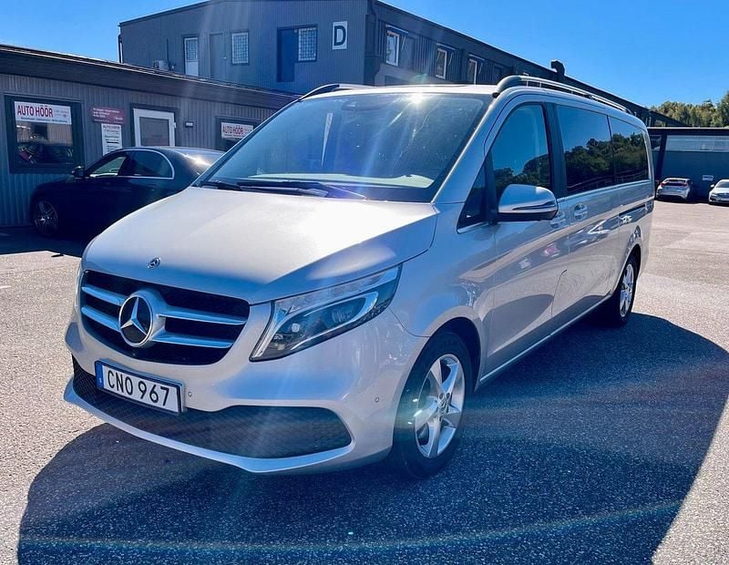 Silver Begagnad 2019 Mercedes V250 Avantgarde Minibuss | 498 000 kr (Lite dyr) - Bild 1/4