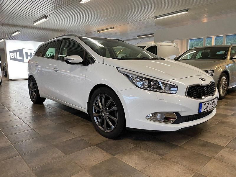 Vit Begagnad 2014 Kia Ceed Sportswagon Comfort Kombi | 88 000 kr (Marknadspris) - Bild 1/4
