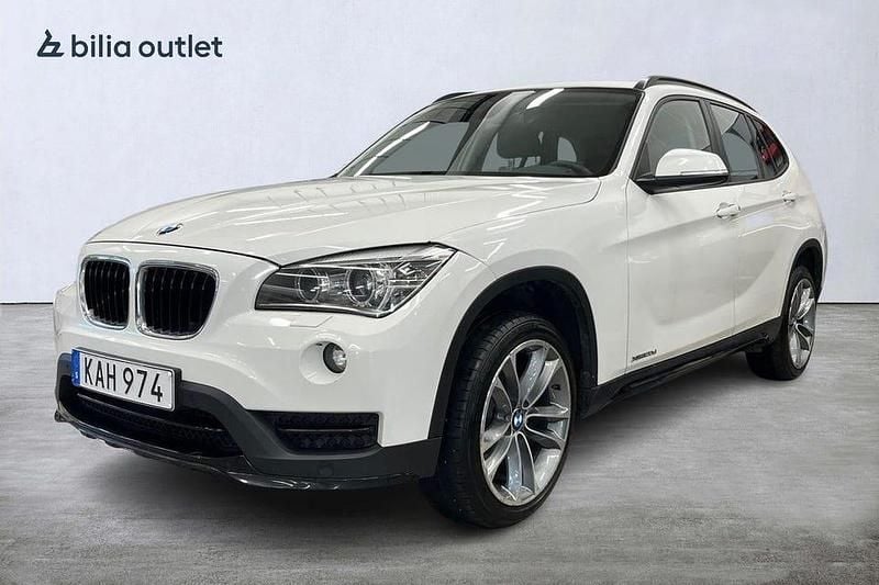 Vit Begagnad 2015 BMW X1 Sport Line SUV | 169 900 kr (Bra pris) - Bild 1/4