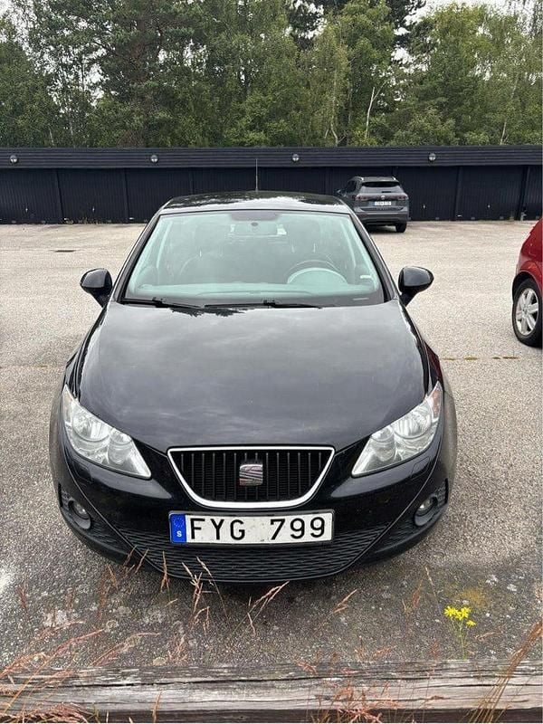 Svart Begagnad 2012 Seat Ibiza Style Halvkombi | 40 000 kr (Superpris) - Bild 1/4