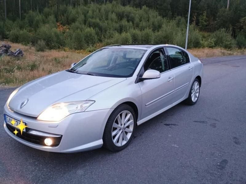 Silver Begagnad 2008 Renault Laguna III Halvkombi | 17 000 kr - Bild 1/4