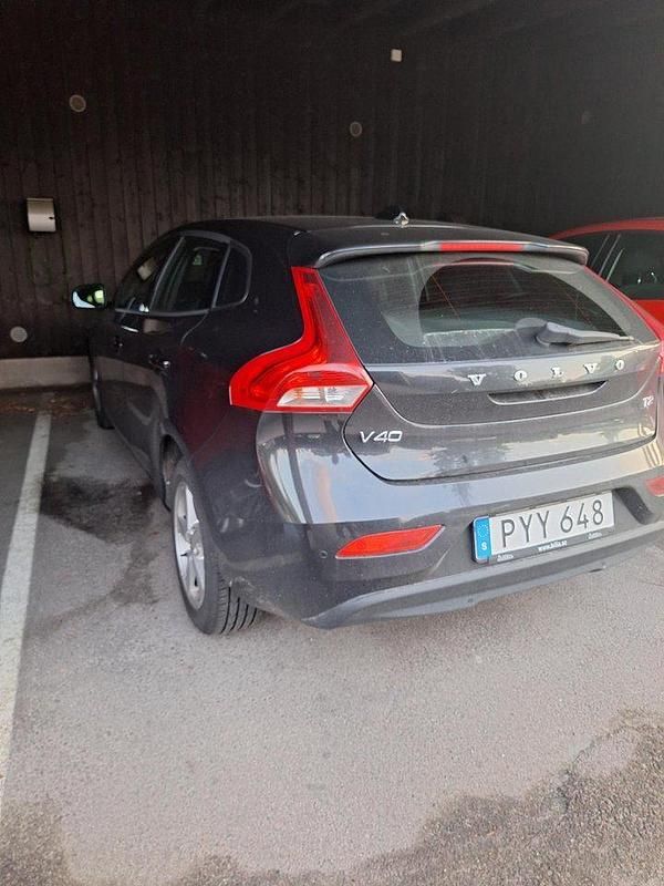 Svart Begagnad 2017 Volvo V40 Kinetic Kombi | 90 000 kr (Superpris) - Bild 1/1