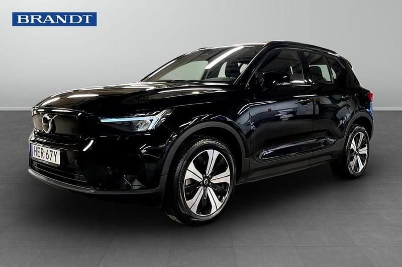 Svart Begagnad 2023 Volvo XC40 Core SUV | 329 900 kr - Bild 1/4