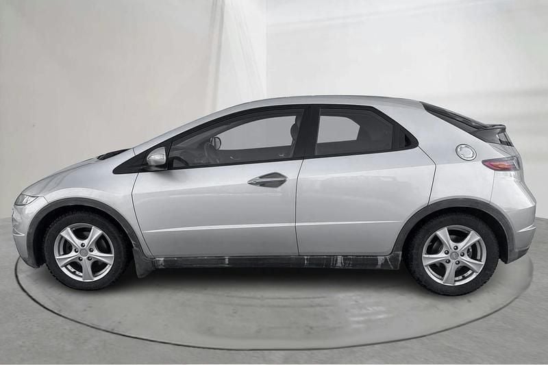 Begagnad Honda Civic 140 HK (102 kW) 2007 Silver