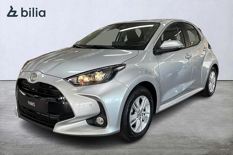 Ny 2025 Toyota Yaris Active Halvkombi | 271 800 kr (Marknadspris) - Bild 1/4