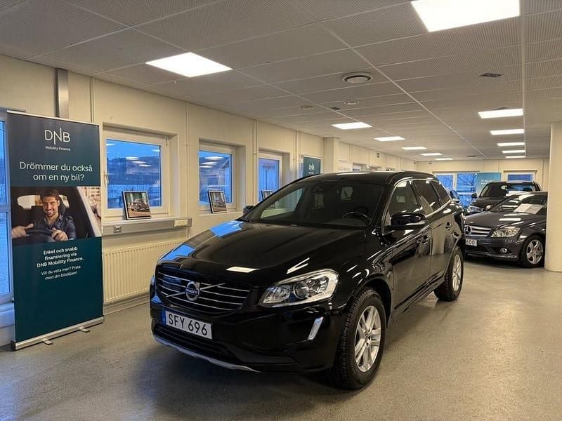Svart Begagnad 2017 Volvo XC60 Momentum SUV | 219 900 kr (Superpris) - Bild 1/4