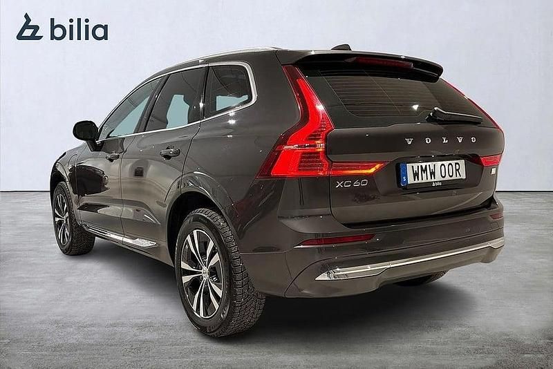 Begagnad Volvo XC60 Core 355 HK (261 kW) 2023 Grå SUV