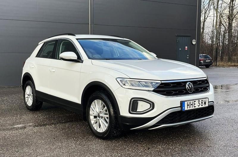Vit Begagnad 2022 VW T-Roc Pro SUV | 186 000 kr (Bra pris) - Bild 1/4