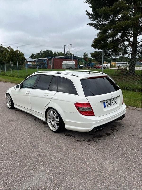 Vit Begagnad 2010 Mercedes C350 AMG Kombi | 84 000 kr (Dyr) - Bild 1/4