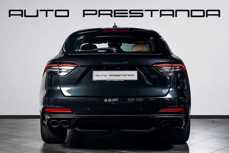 Begagnad Maserati Levante 581 HK (427 kW) 2023 Svart SUV