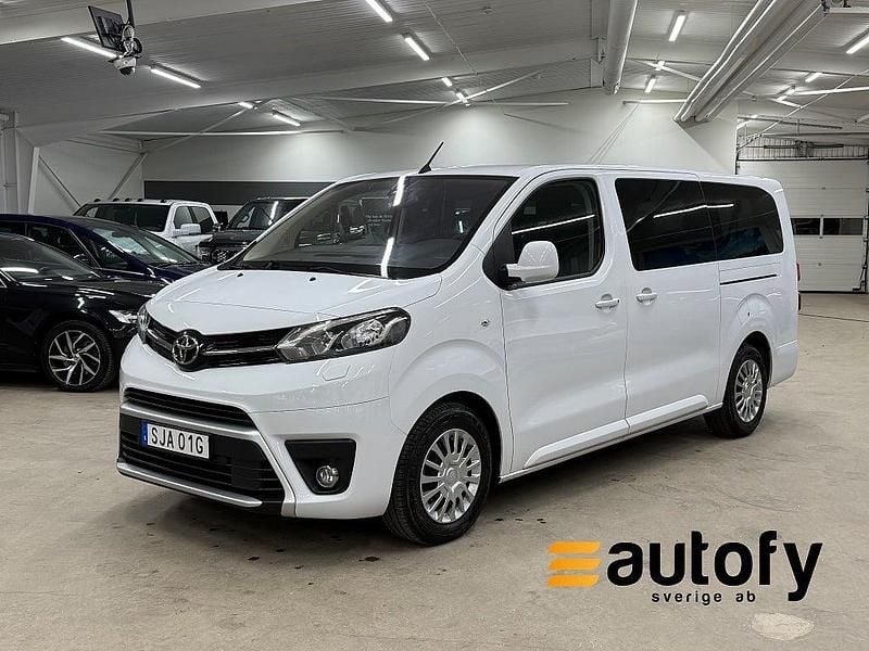 Vit Begagnad 2022 Toyota Proace Verso Kombi | 329 800 kr (Bra pris) - Bild 1/4
