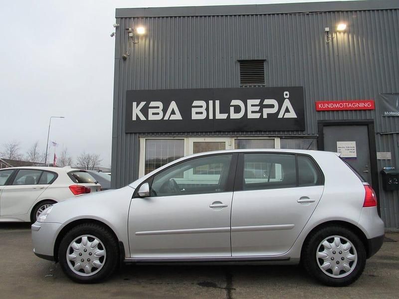 Silver Begagnad 2006 VW Golf V Halvkombi | 69 900 kr (Lite dyr) - Bild 1/4