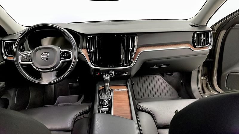 Begagnad Volvo V60 Inscription 250 HK (183 kW) 2018 Grå Kombi