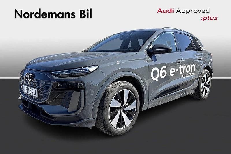Grå Begagnad 2024 Audi Q6 e-tron S-Line SUV | 829 700 kr (Marknadspris) - Bild 1/4