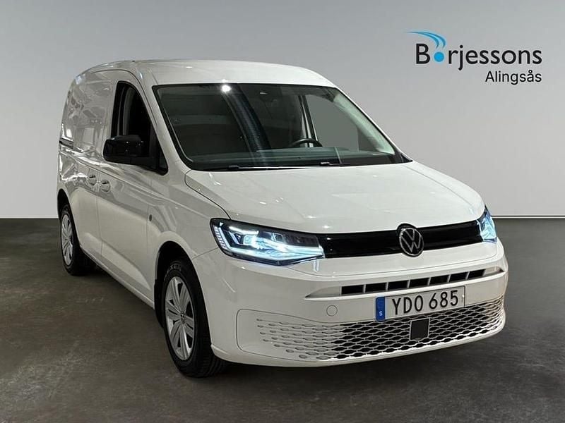 Vit Begagnad 2023 VW Caddy Minibuss | 279 900 kr (Marknadspris) - Bild 1/4