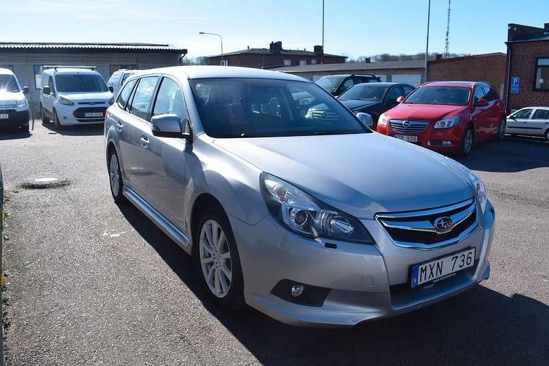 Begagnad Subaru Legacy 173 HK (127 kW) 2012 Silver Kombi