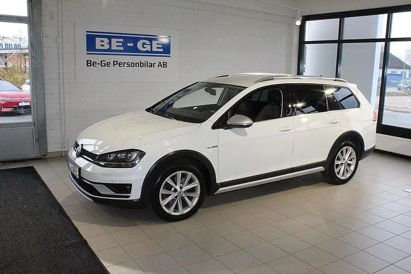 Vit Begagnad 2015 VW Golf Alltrack Kombi | 154 900 kr (Bra pris) - Bild 1/4