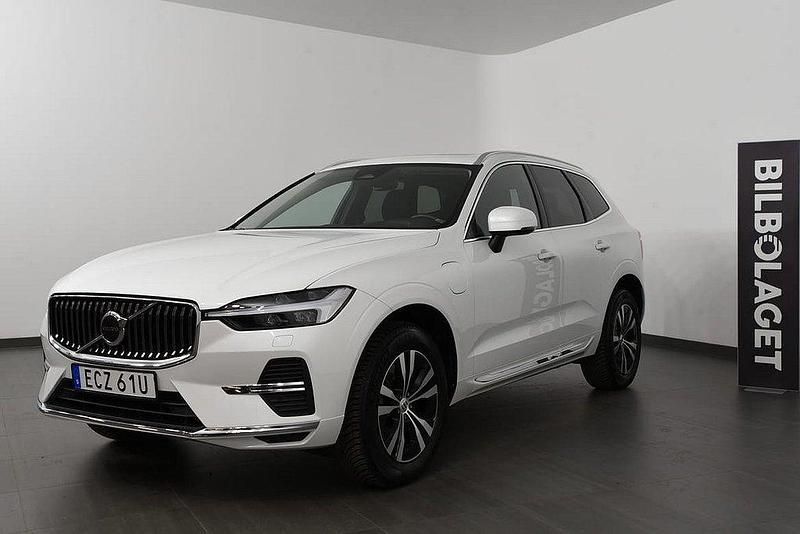 Vit Begagnad 2023 Volvo XC60 Core SUV | 479 500 kr (Bra pris) - Bild 1/4