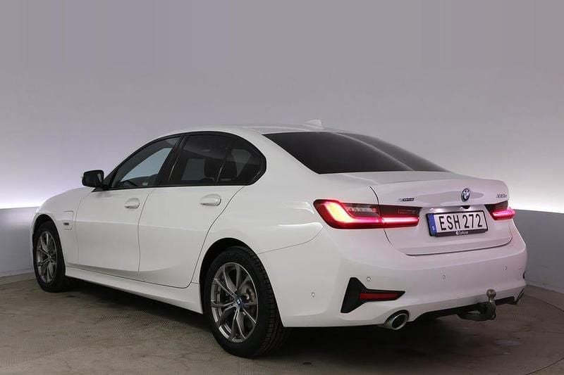 Begagnad BMW 330 Sport Line 292 HK (214 kW) 2022 Vit Sedan