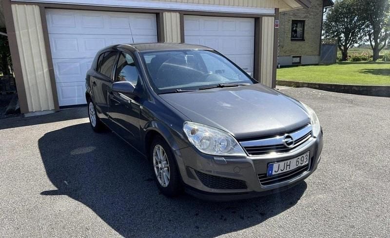 Grå Begagnad 2008 Opel Astra Halvkombi | 20 000 kr (Lite dyr) - Bild 1/1