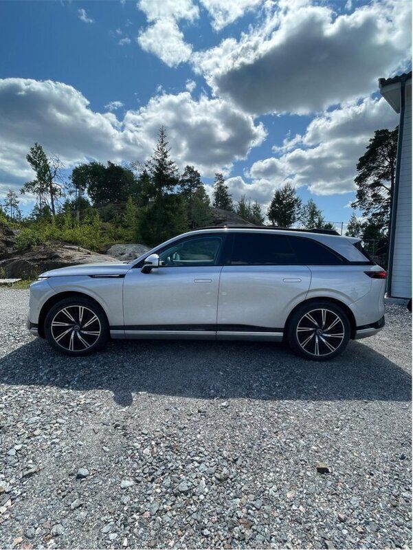 Silver Begagnad 2023 XPENG G9 SUV | 639 900 kr (Marknadspris) - Bild 1/4