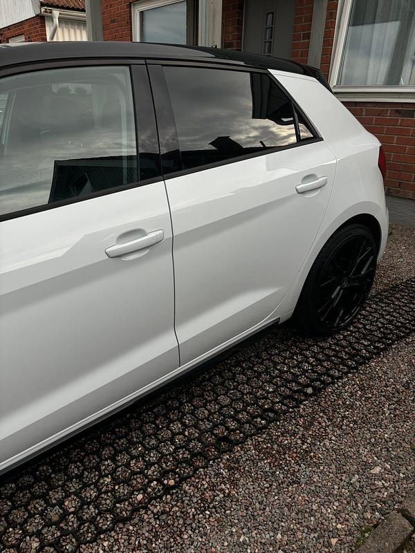 Begagnad Audi A1 Sportback 116 HK (85 kW) 2019 Färgen på bilen är vit och taket svart Halvkombi