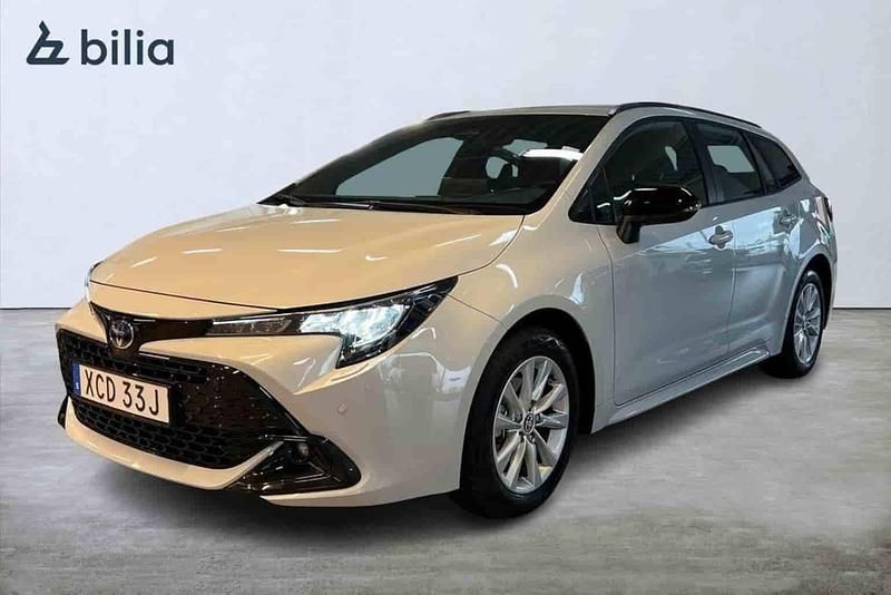 Grå Begagnad 2025 Toyota Corolla Kombi | 314 900 kr (Marknadspris) - Bild 1/1