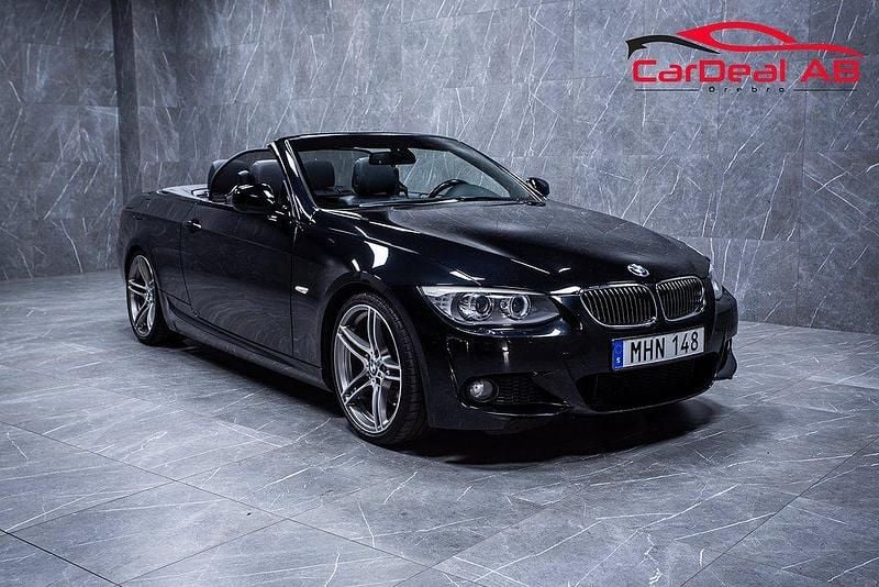 Svart Begagnad 2012 BMW 330 Cabriolet Comfort Edition Cab | 249 800 kr (Marknadspris) - Bild 1/4