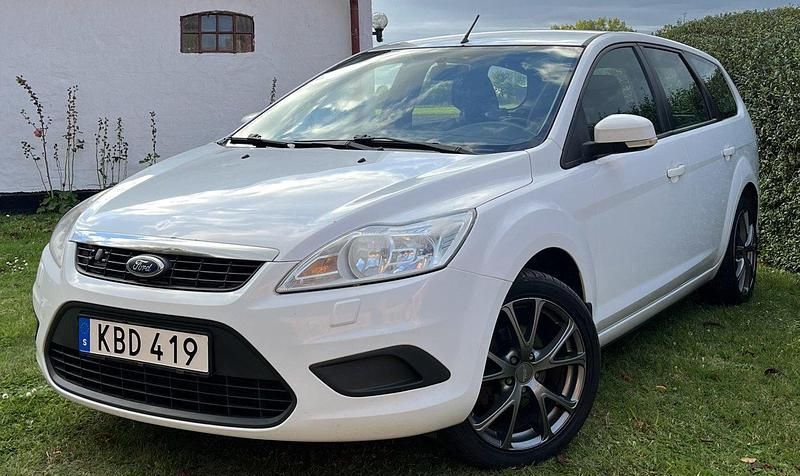 Vit Begagnad 2008 Ford Focus Kombi | 29 000 kr (Marknadspris) - Bild 1/4