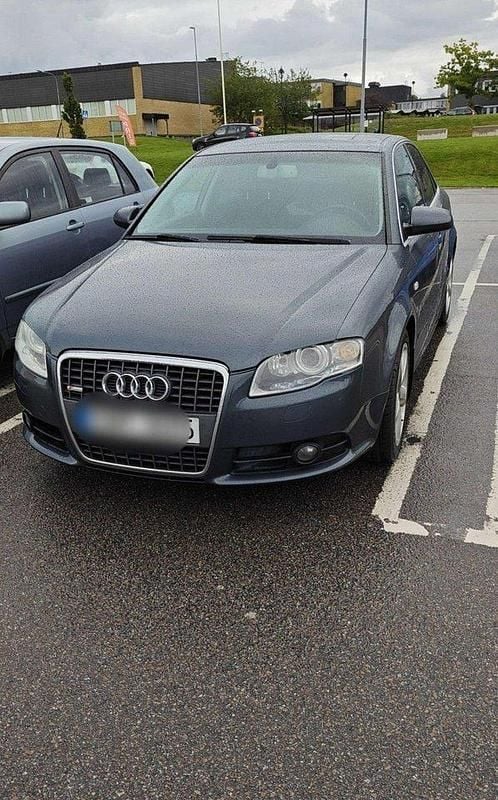 Grå Begagnad 2007 Audi A4 Comfort Sedan | 35 000 kr (Bra pris) - Bild 1/4