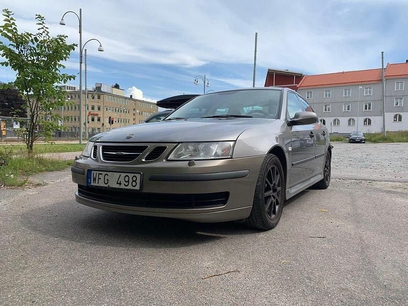 Grå Begagnad 2005 Saab 9-3 Linear Sedan | 20 000 kr (Bra pris) - Bild 1/4
