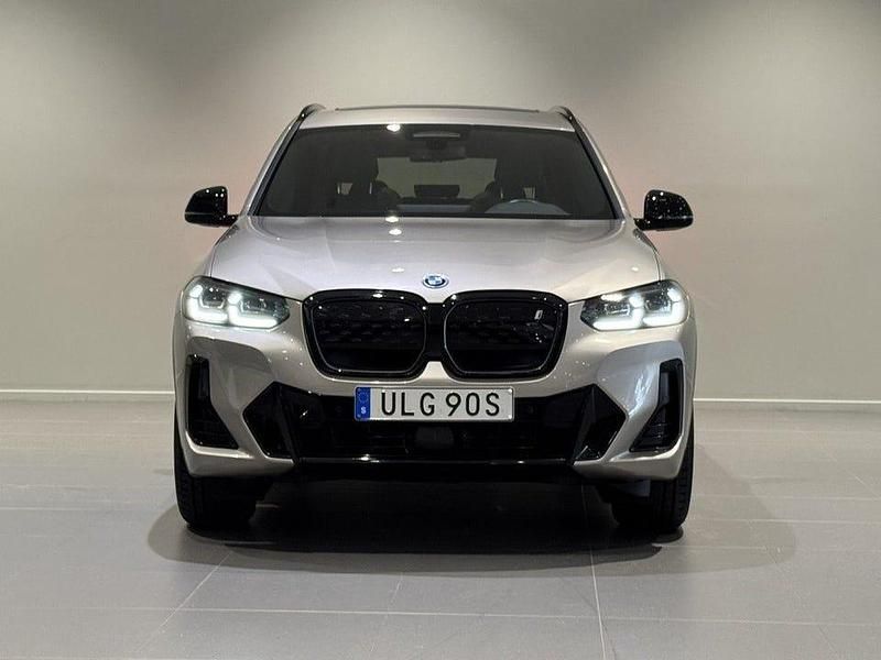 Begagnad BMW iX3 M Sport 210 kW (286 HK) 2024 Grå (kaschmir silver metallic) SUV