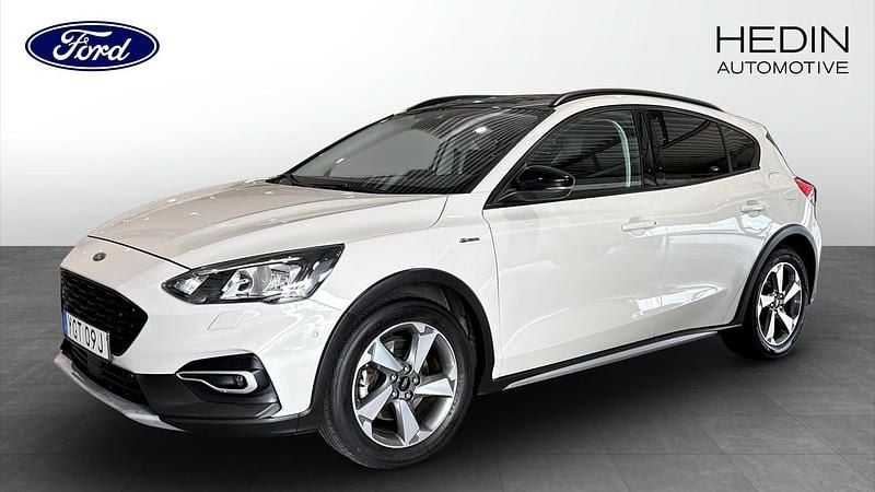 Vit (white) Begagnad 2019 Ford Focus Active Halvkombi | 159 900 kr (Marknadspris) - Bild 1/4