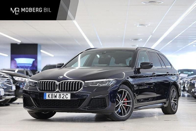 Svart Begagnad 2021 BMW 530e M Sport Kombi | 389 900 kr (Marknadspris) - Bild 1/3