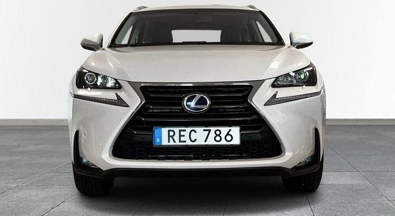Vit Begagnad 2016 Lexus NX300h Business Edition SUV | 240 000 kr (Marknadspris) - Bild 1/4