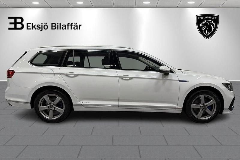 Begagnad VW Passat GTE 218 HK (160 kW) 2021 Vit Kombi