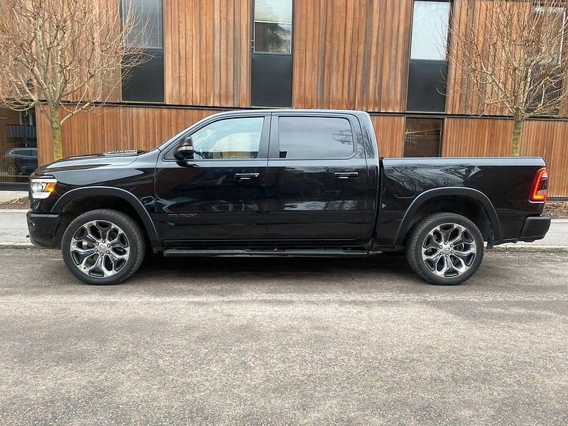 Svart Begagnad 2019 Dodge Ram Pickup | 568 700 kr (Marknadspris) - Bild 1/4