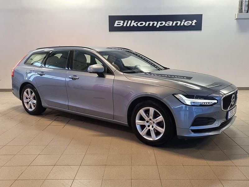 Ljusblå Begagnad 2018 Volvo V90 Kinetic Kombi | 269 900 kr (Marknadspris) - Bild 1/4