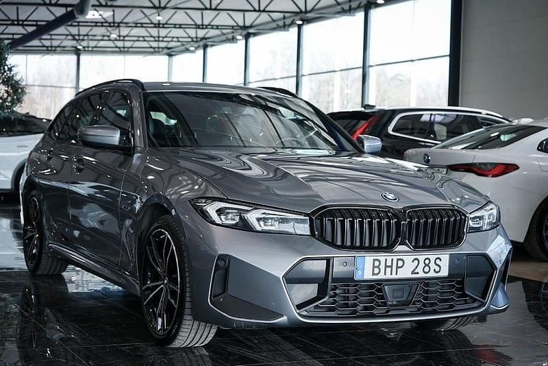 Begagnad BMW 330e M Sport 184 HK (135 kW) 2022 Grå Kombi